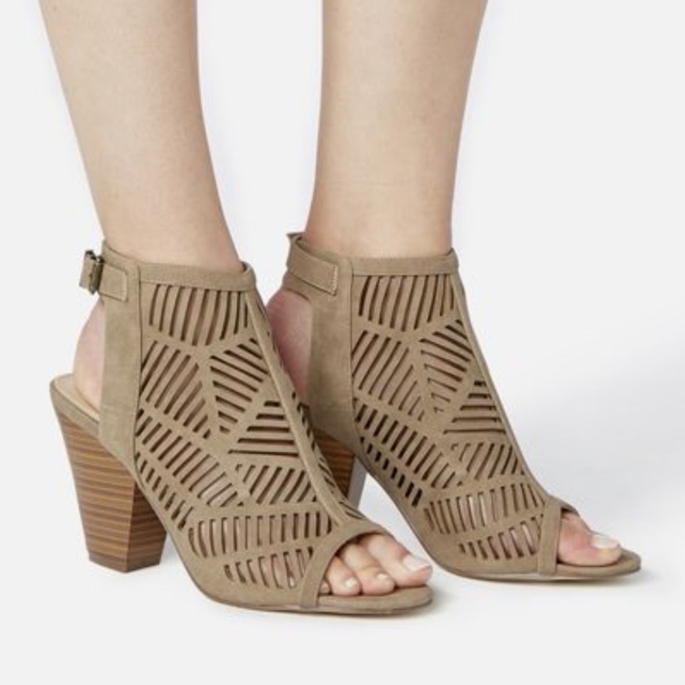 Justfab coral dress heeled sandals taupe color‎ 9.5